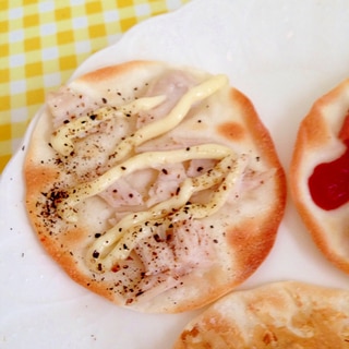 餃子の皮でピザ！蒸し鶏♡